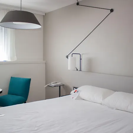 Ibis Poitiers Site Du Futuroscope 샤세노일 뒤 푸아투