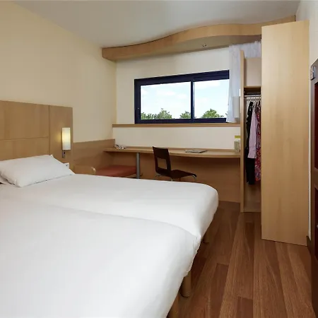 Hotel Ibis Poitiers Site Du Futuroscope 3*