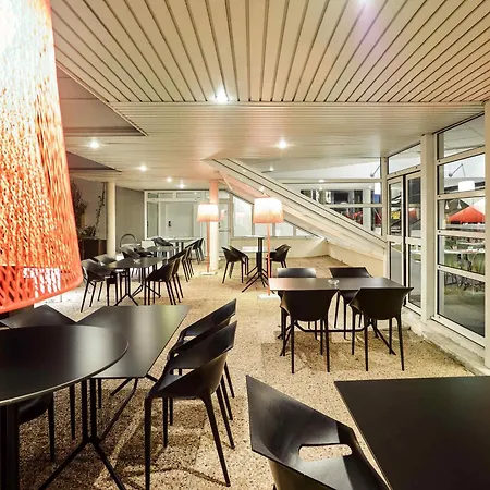 Ibis Poitiers Site Du Futuroscope 沙斯讷伊迪普瓦图