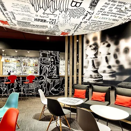 ホテル Ibis Poitiers Site Du Futuroscope 3*