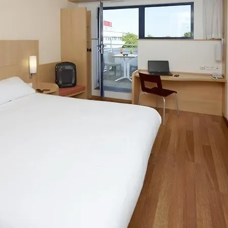 Hotel Ibis Poitiers Site Du Futuroscope 3*