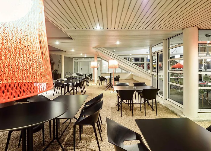Ibis Poitiers Site Du Futuroscope 沙斯讷伊迪普瓦图